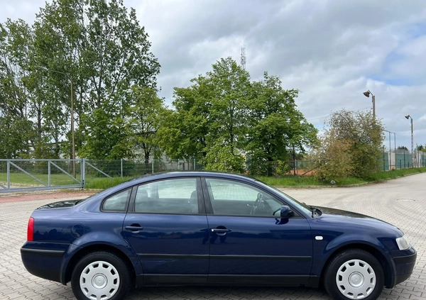 Volkswagen Passat cena 3500 przebieg: 188161, rok produkcji 2000 z Świdnica małe 301